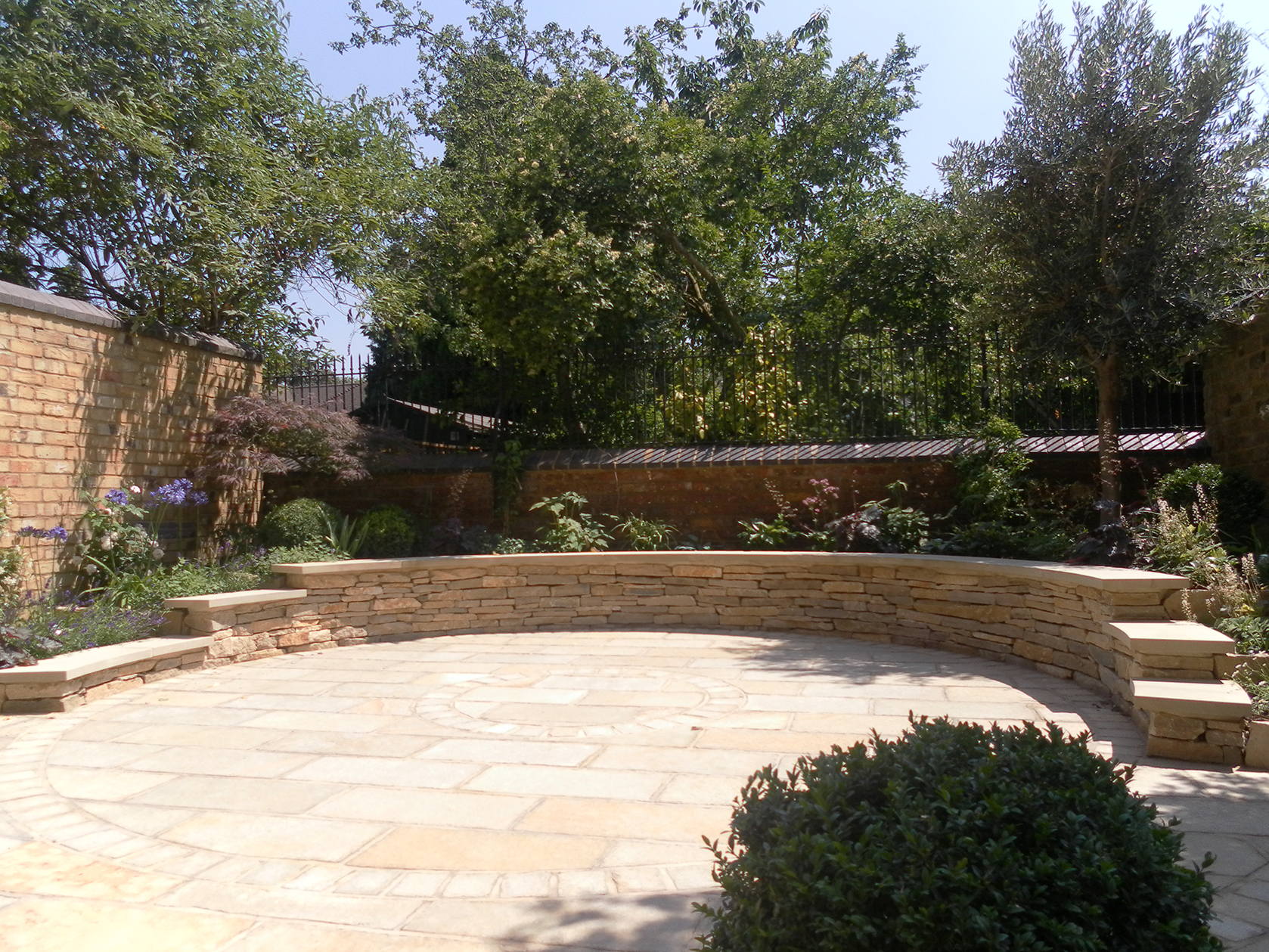 Circular themed garden